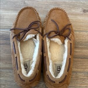 UGG Chestnut Dakota Moccasin Slippers size 10